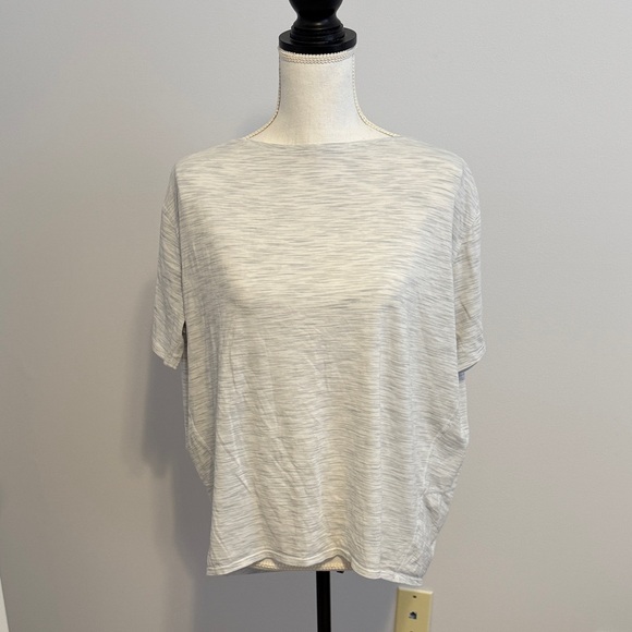 lululemon back in action t-shirt SZ 6 - Picture 1 of 3